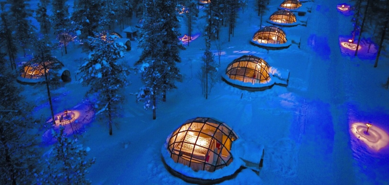 Kakslauttanen Arctic Resort under the night sky